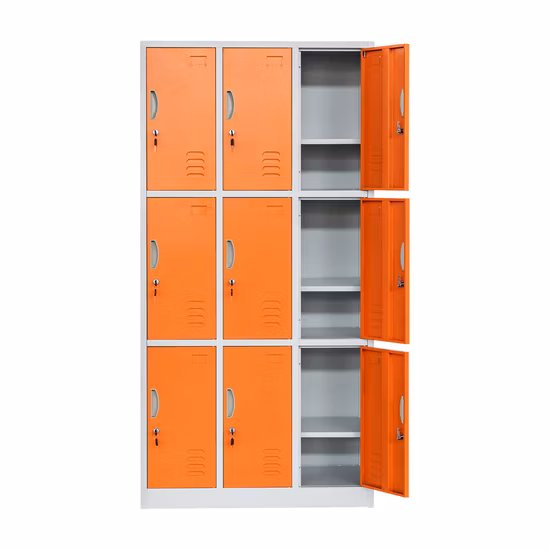 複数の収納モジュールと 9 つの赤いスチール製のドアを備えた 3 階建てのロッカー ルーム ジム